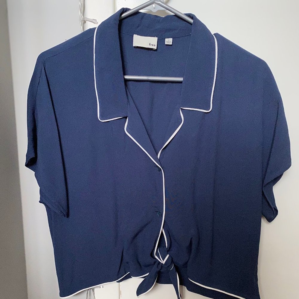 Aritzia Cropped Front Tie Blouse